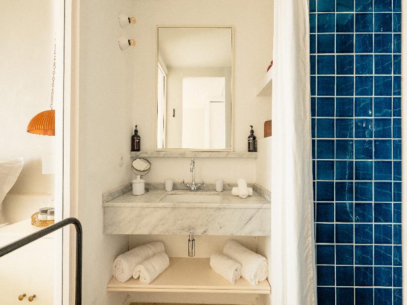 Les Roches Rouges image