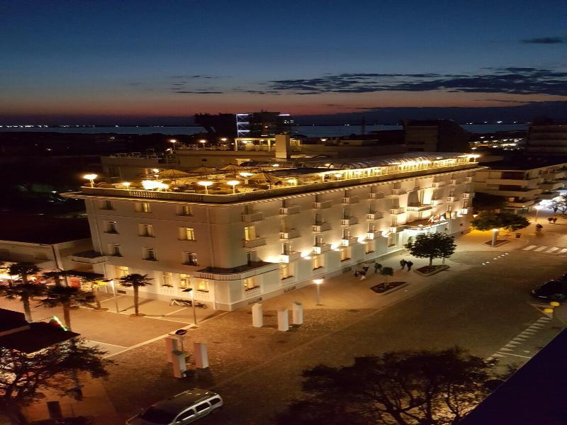 Italia Palace image