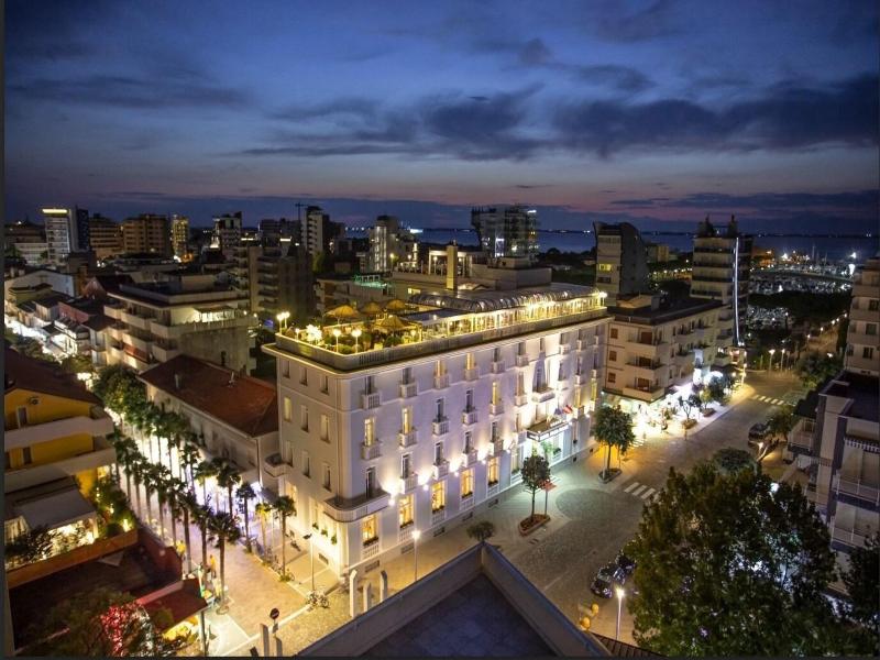 Italia Palace image