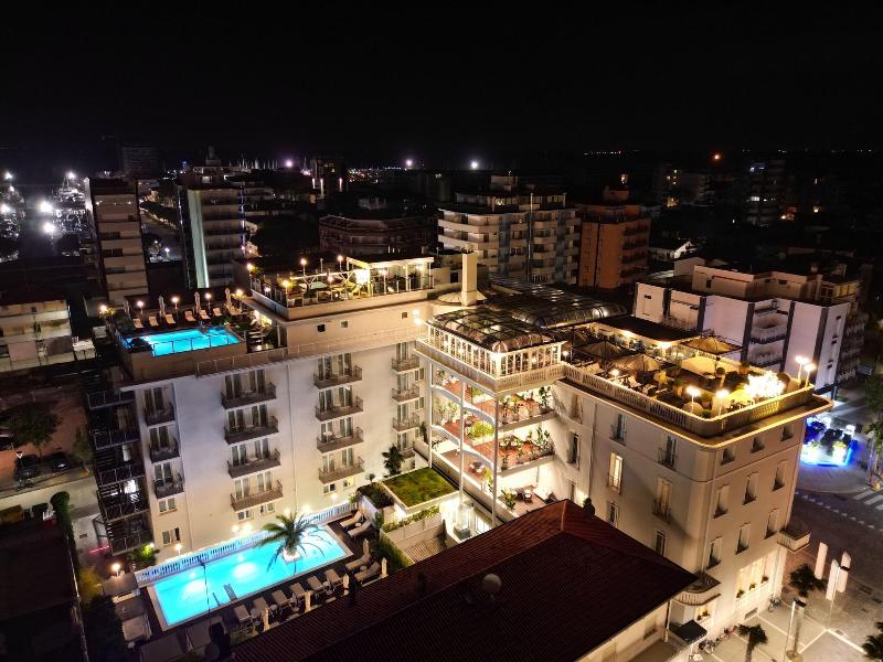 Italia Palace image