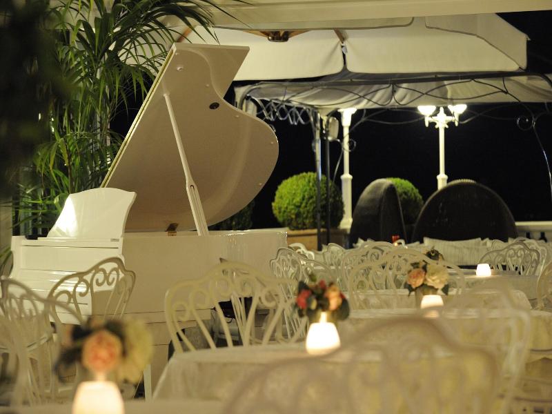 Italia Palace image