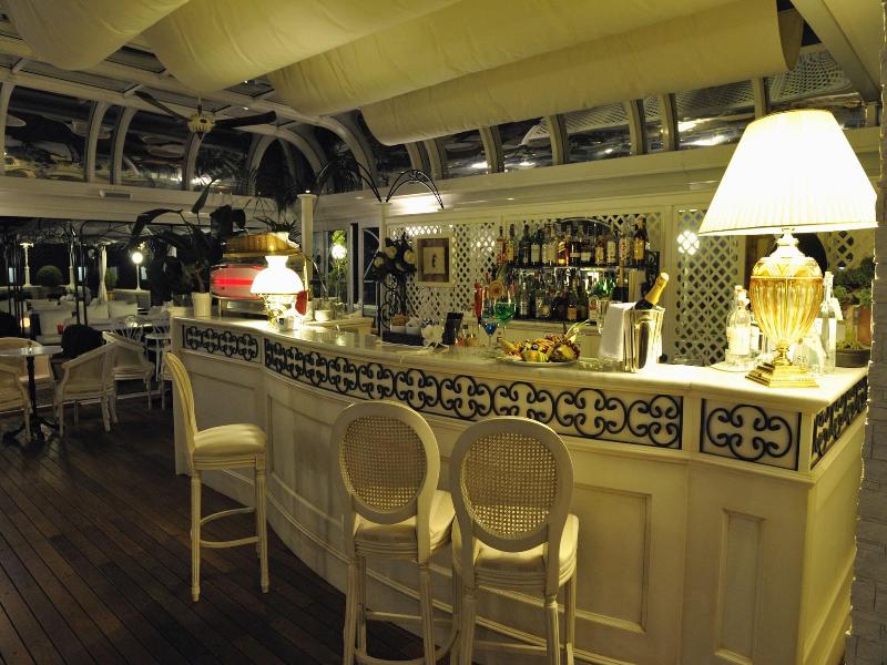 Italia Palace image