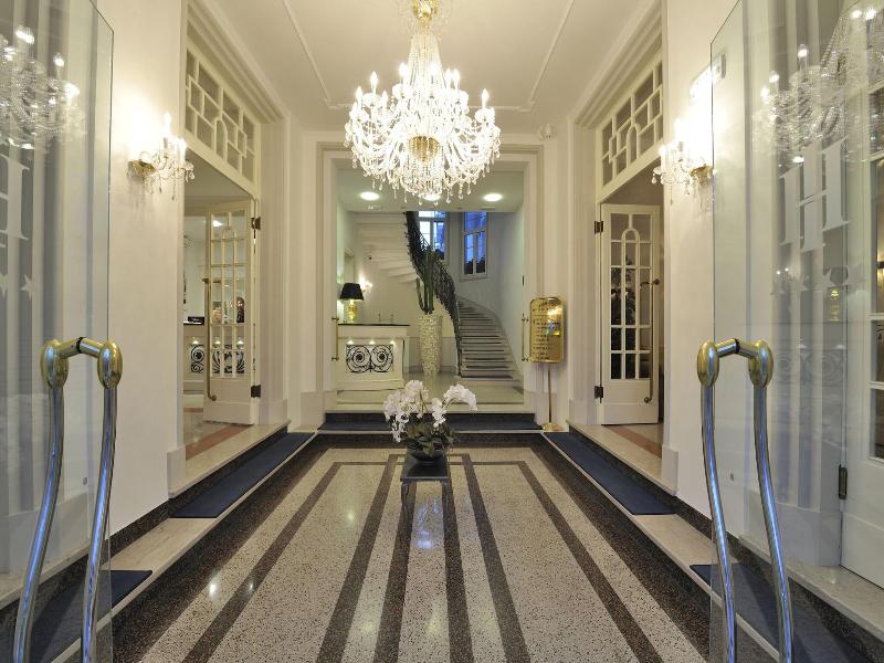 Italia Palace image