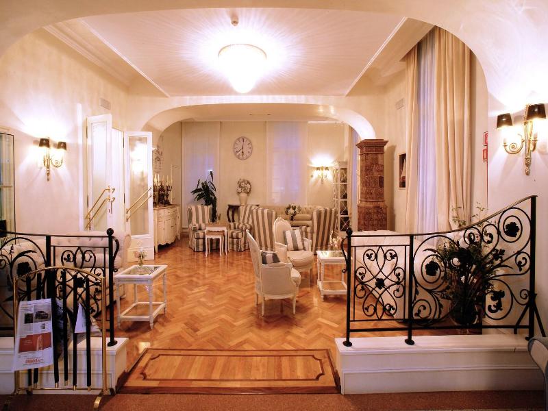 Italia Palace image