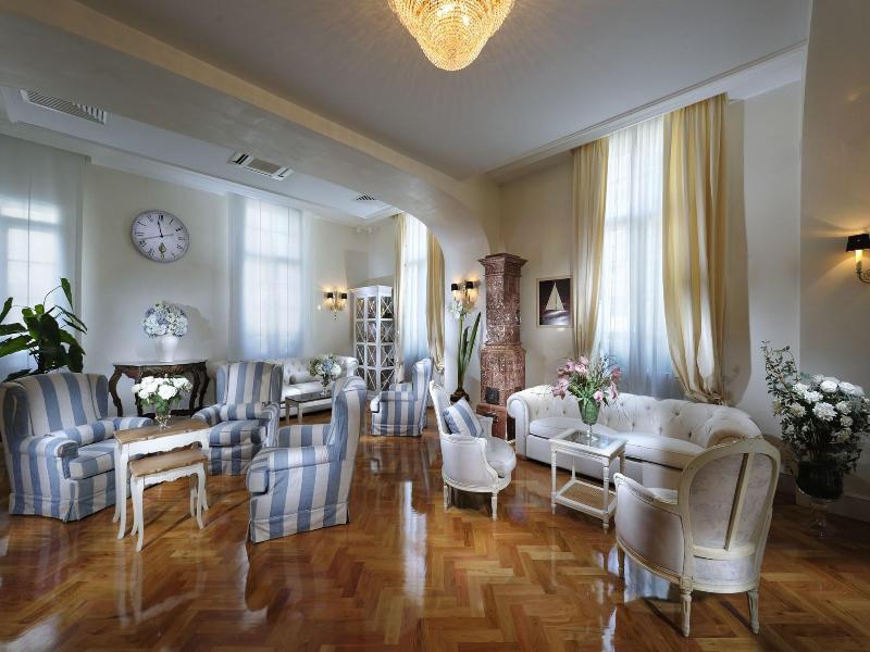 Italia Palace image