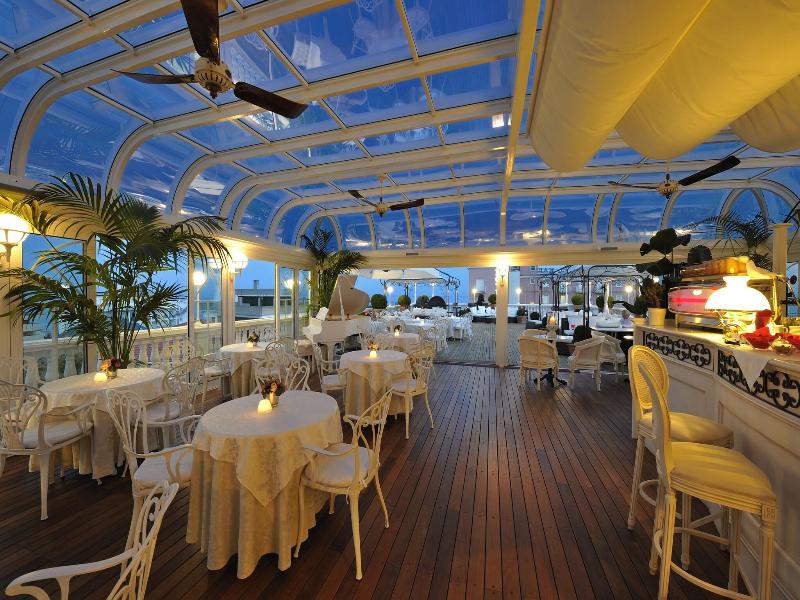 Italia Palace image
