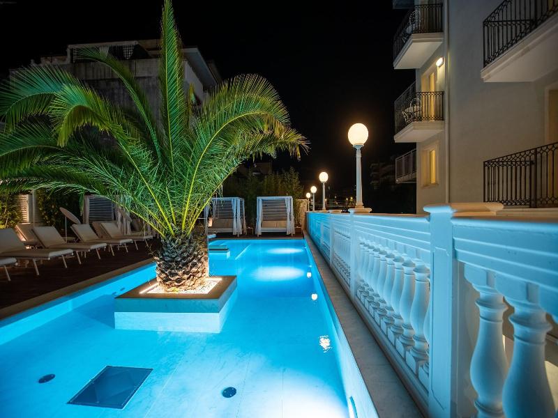 Italia Palace image