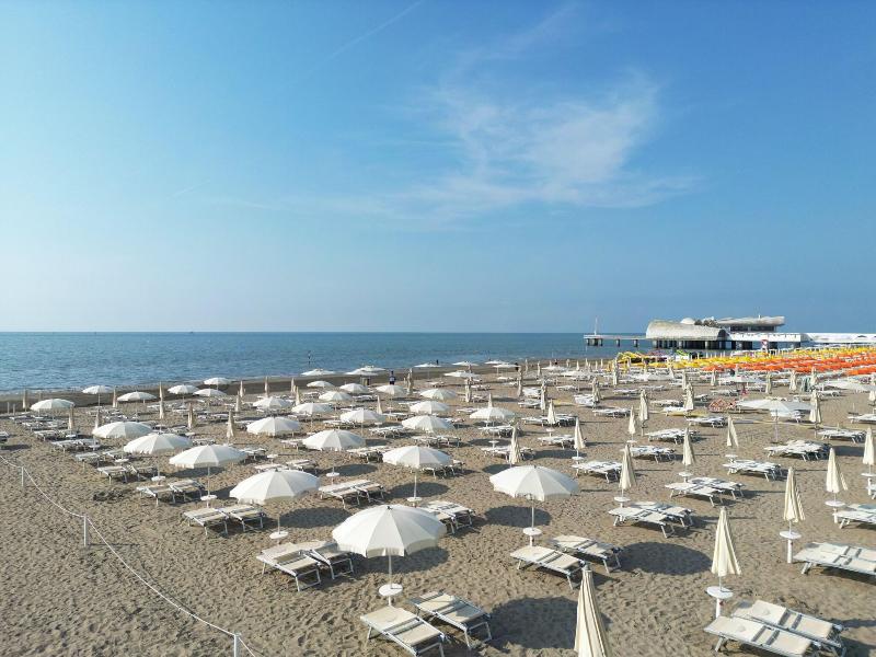 Italia Palace image