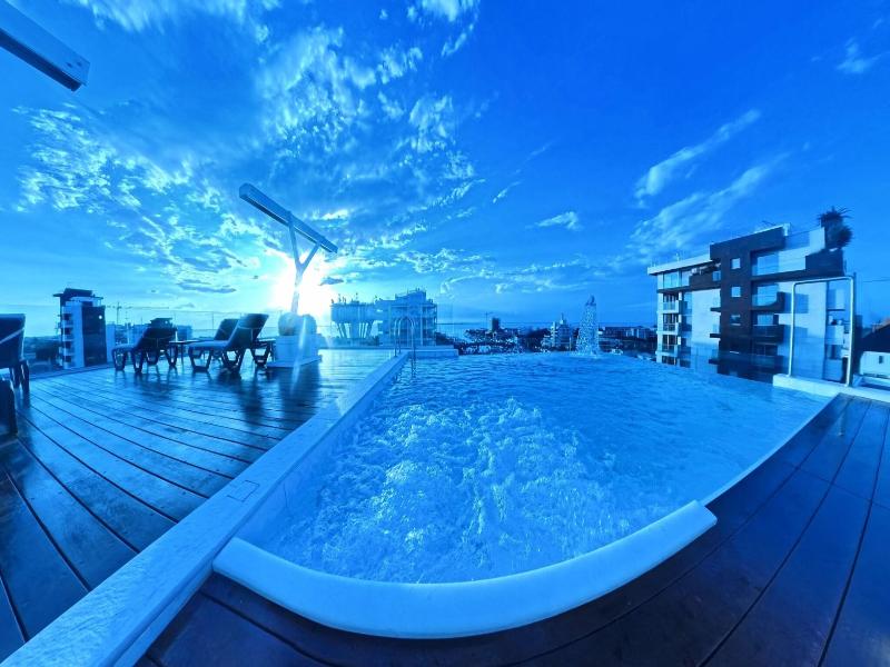 Italia Palace image