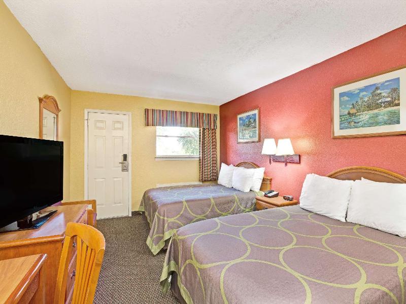 Super 8 by Wyndham La Marque TX/Texas City Area image