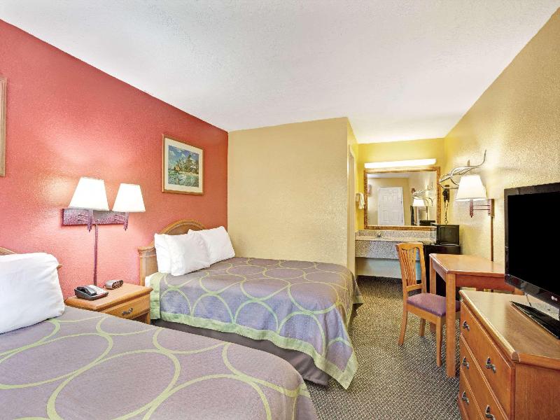 Super 8 by Wyndham La Marque TX/Texas City Area image