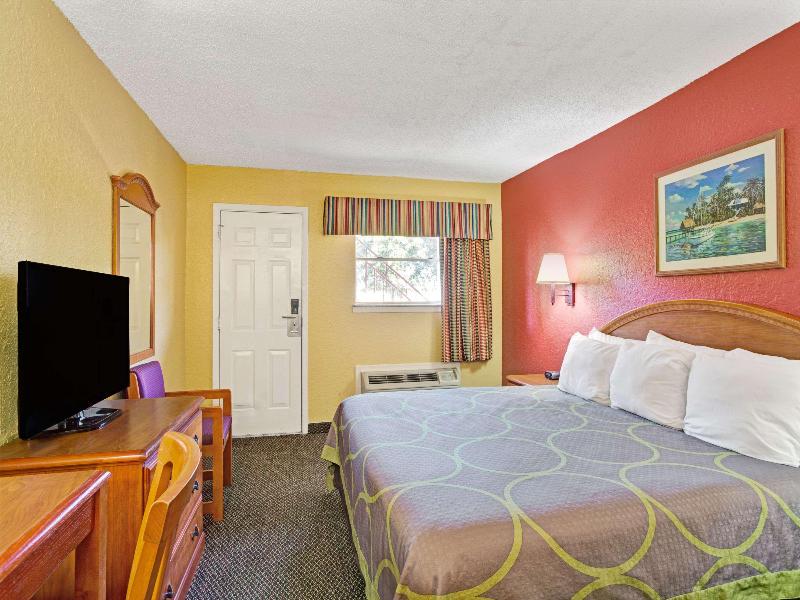 Super 8 by Wyndham La Marque TX/Texas City Area image