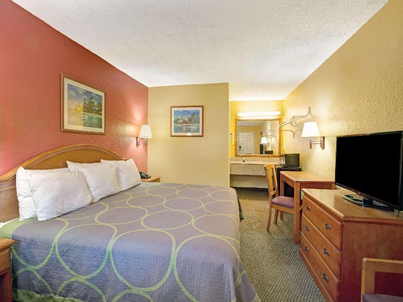 Super 8 by Wyndham La Marque TX/Texas City Area image