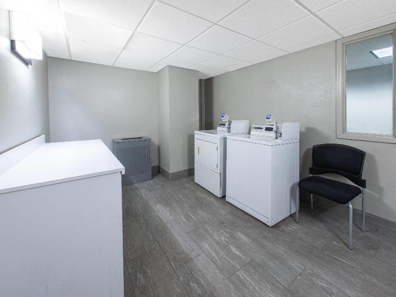 La Quinta Inn & Suites Tampa Brandon Regency Park image
