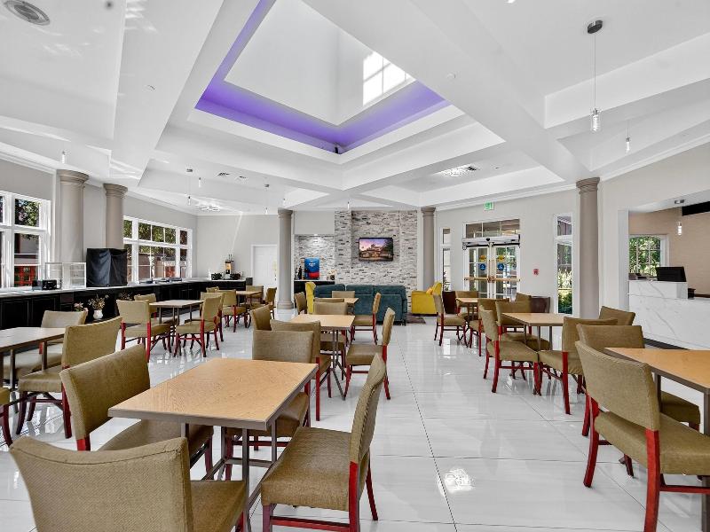 La Quinta Inn & Suites Tampa Brandon Regency Park image