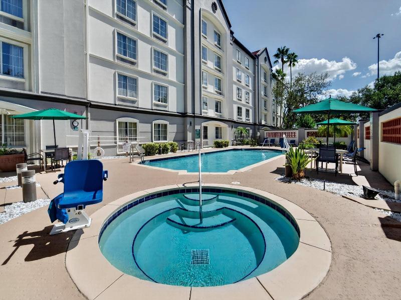 La Quinta Inn & Suites Tampa Brandon Regency Park image