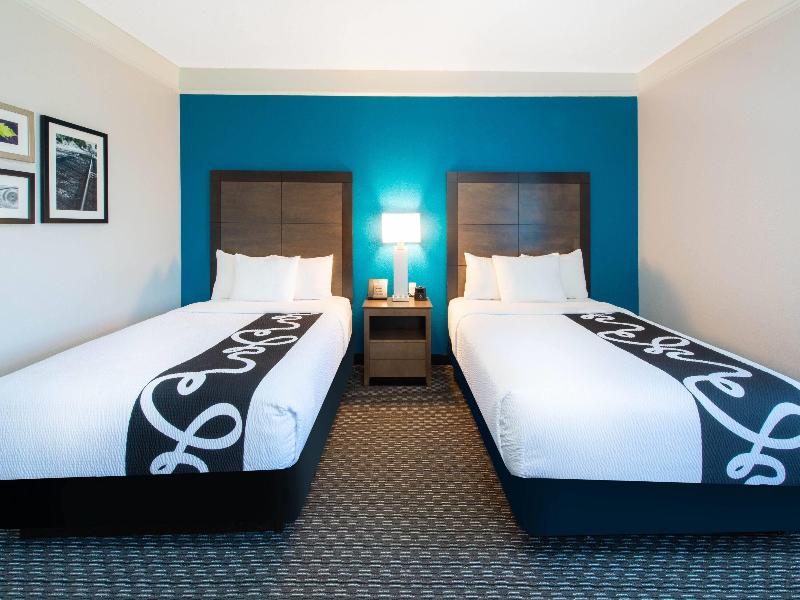 La Quinta Inn & Suites Tampa Brandon Regency Park image