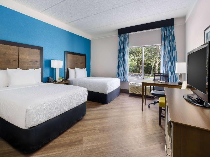 La Quinta Inn & Suites Tampa Brandon Regency Park image