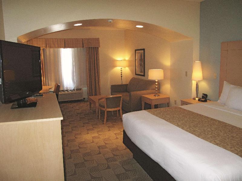 La Quinta Inn & Suites Tucumcari image