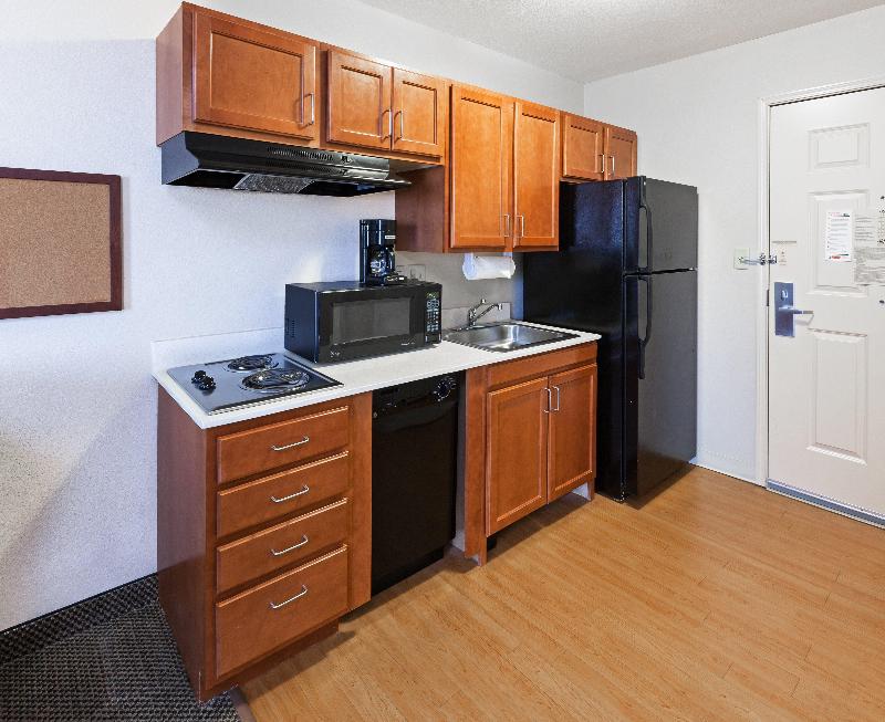 Candlewood Suites Owasso photo 12