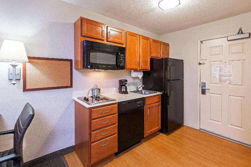 Candlewood Suites Owasso photo 13