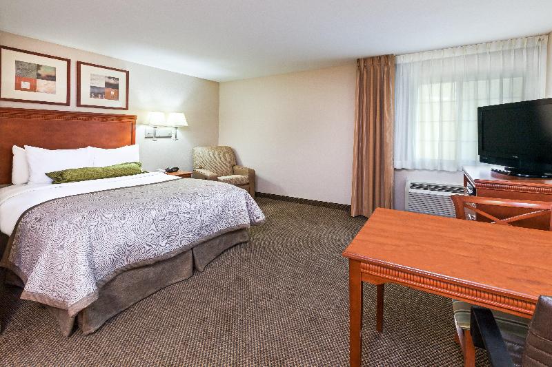 Candlewood Suites Owasso photo 23