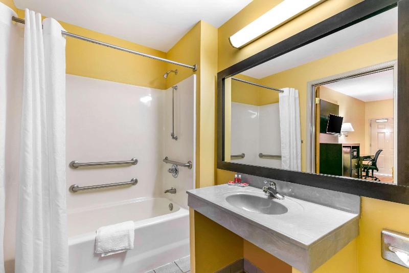 Econo Lodge - Northport image