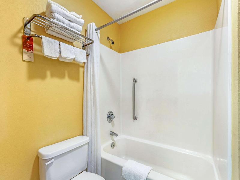 Econo Lodge - Northport image