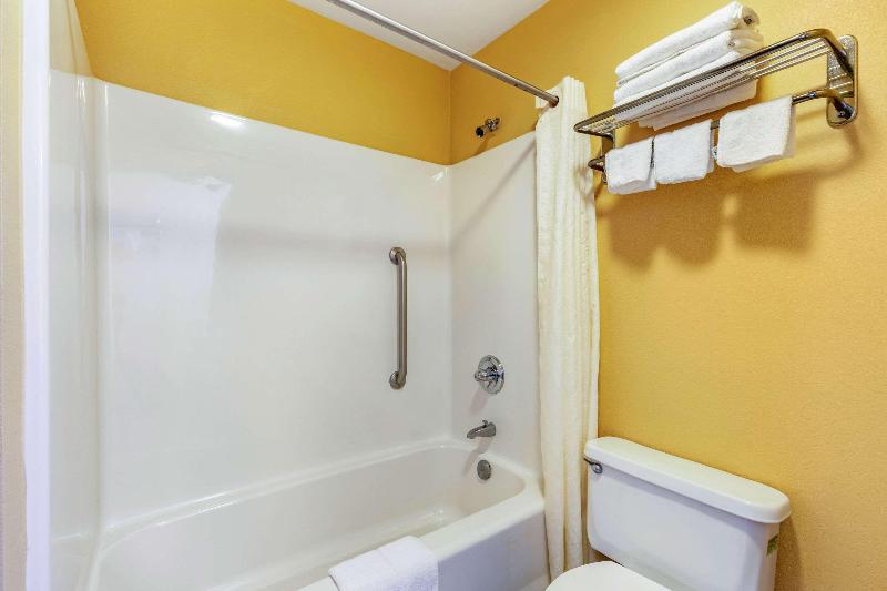 Econo Lodge - Northport image