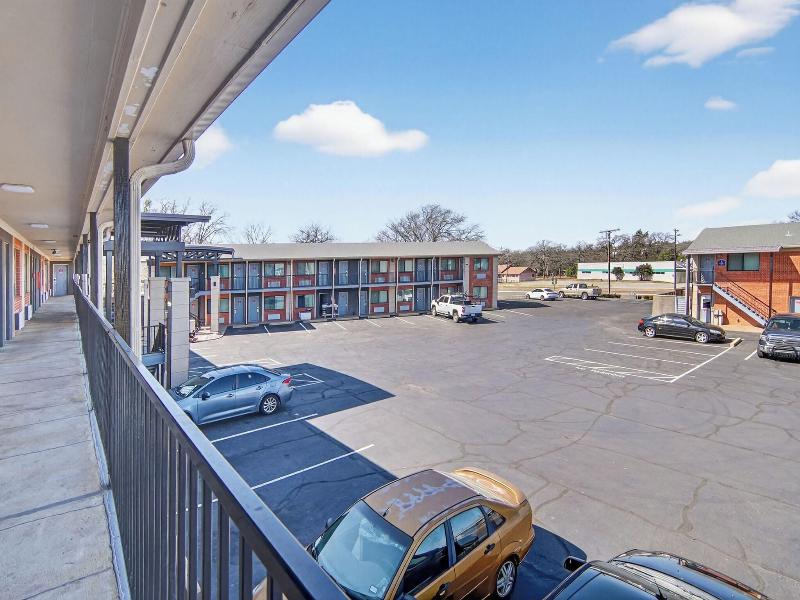 Hotel 12 Oaks Motor Hotel