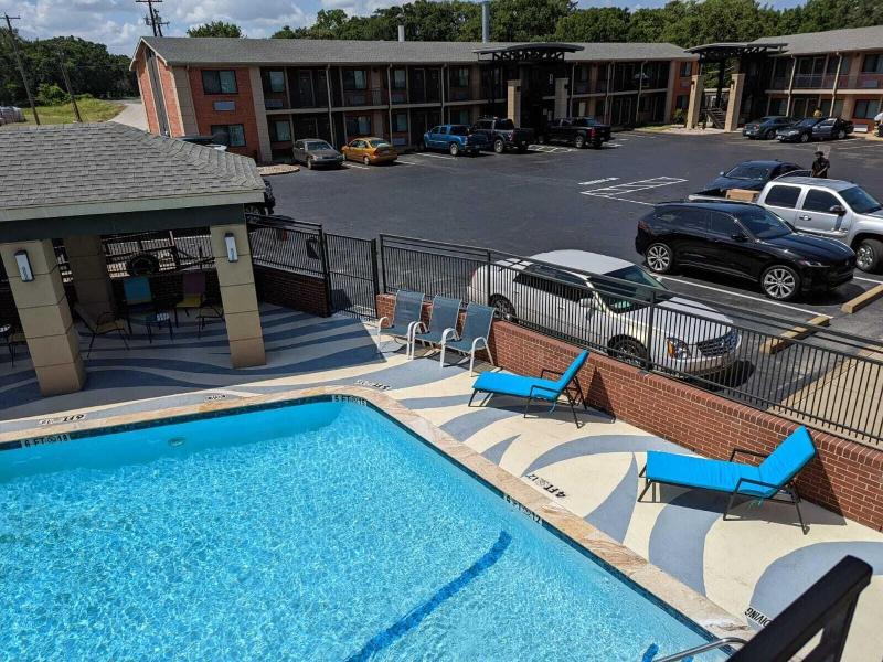Hotel 12 Oaks Motor Hotel