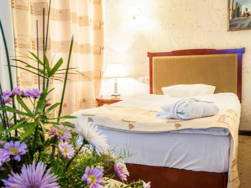 Golden Valley Hotel image
