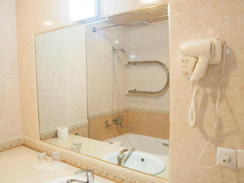Golden Valley Hotel image