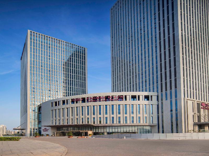 Crowne Plaza Tianjin Meijiangnan image