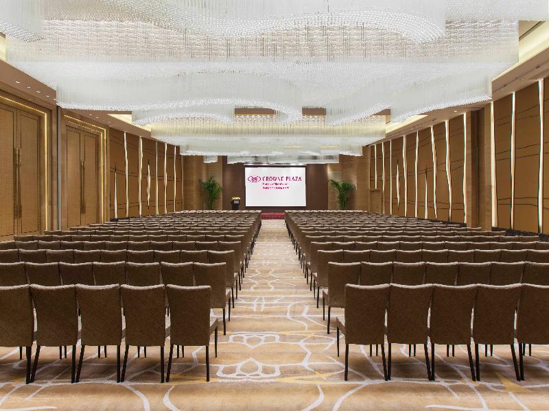 Crowne Plaza Tianjin Meijiangnan image