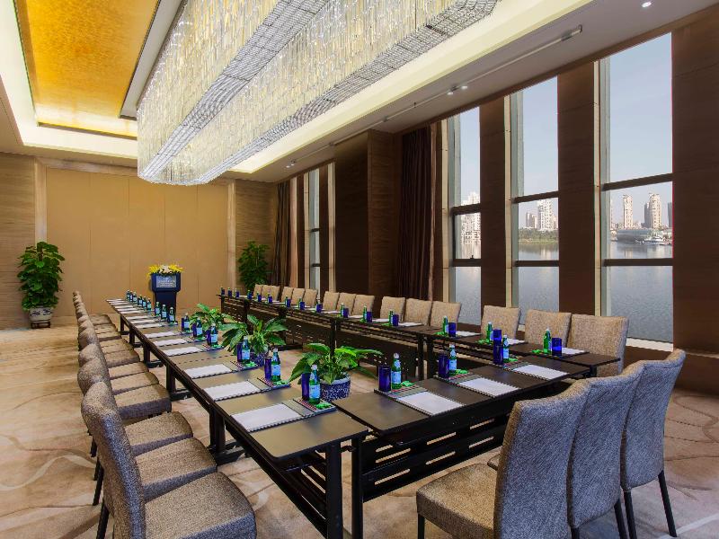 Crowne Plaza Tianjin Meijiangnan image