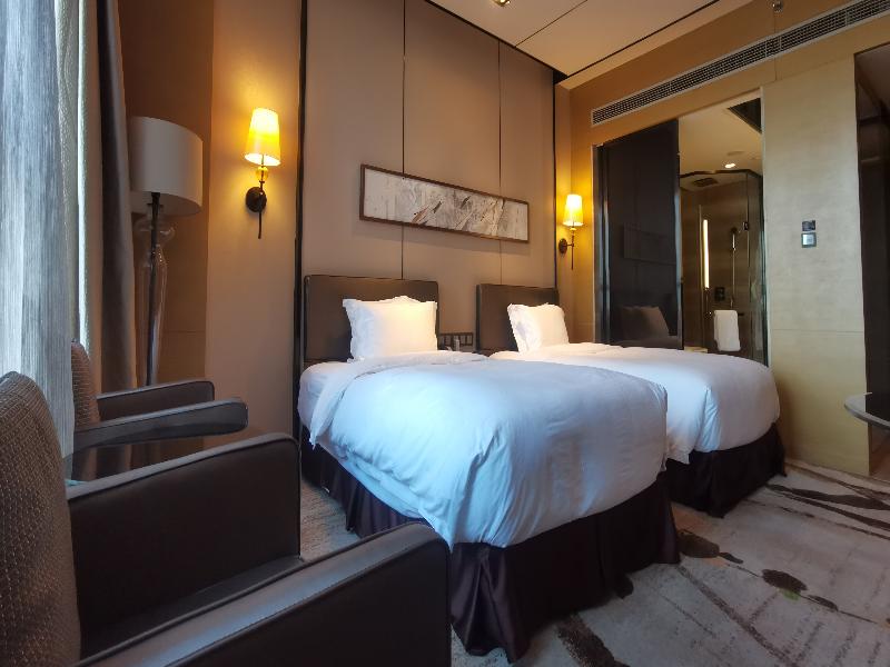 Crowne Plaza Tianjin Meijiangnan image