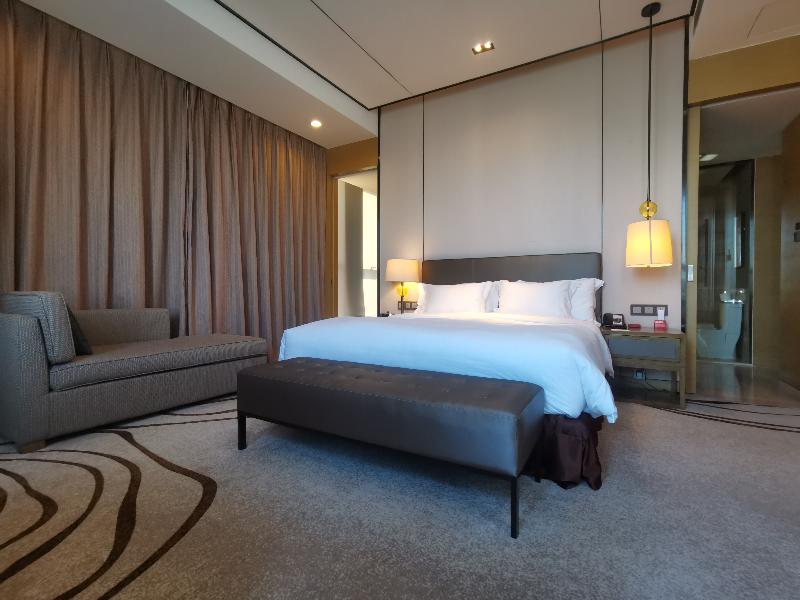 Crowne Plaza Tianjin Meijiangnan image