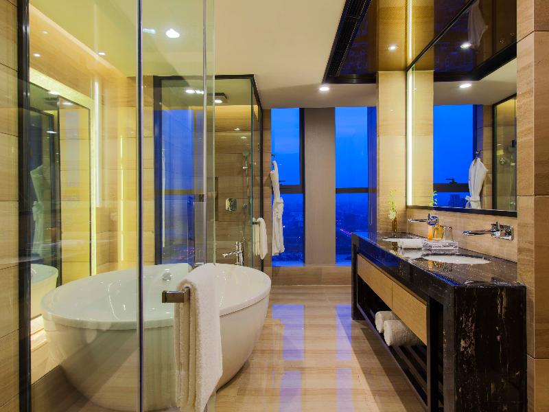 Crowne Plaza Tianjin Meijiangnan image