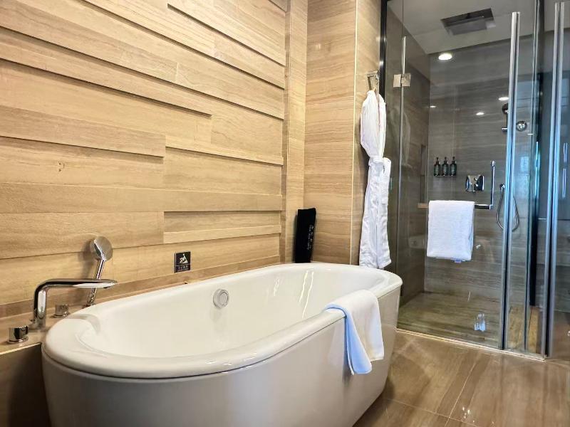 Crowne Plaza Tianjin Meijiangnan image