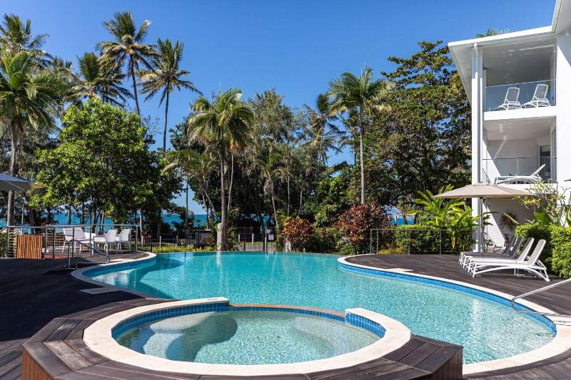 Latitude 16 Beaches image