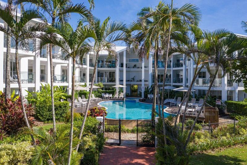 Latitude 16 Beaches image
