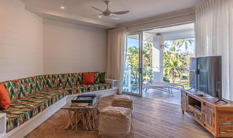 Latitude 16 Beaches image