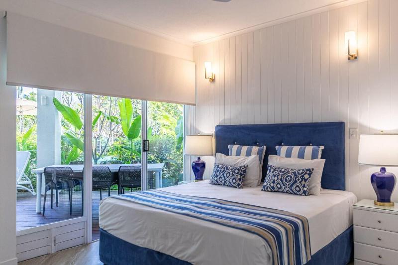 Latitude 16 Beaches image