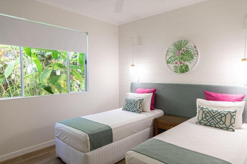 Latitude 16 Beaches image