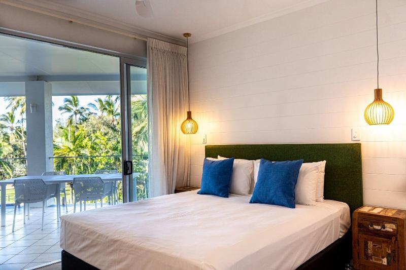 Latitude 16 Beaches image