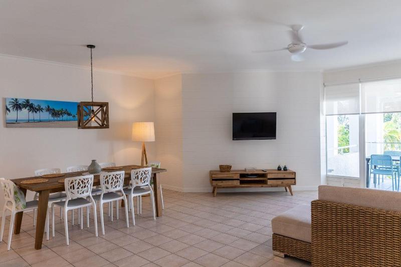 Latitude 16 Beaches image