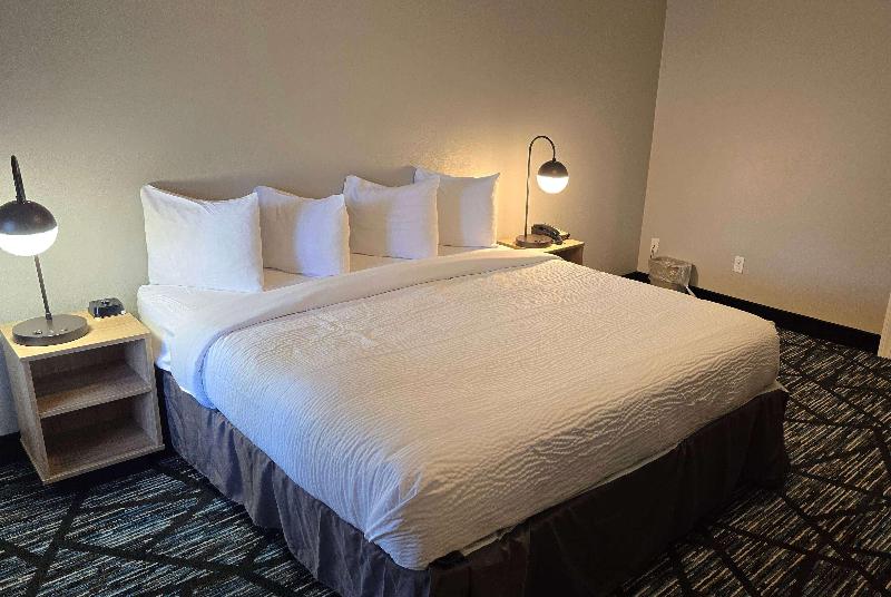 Super 8 By Wyndham Traverse City photo 5