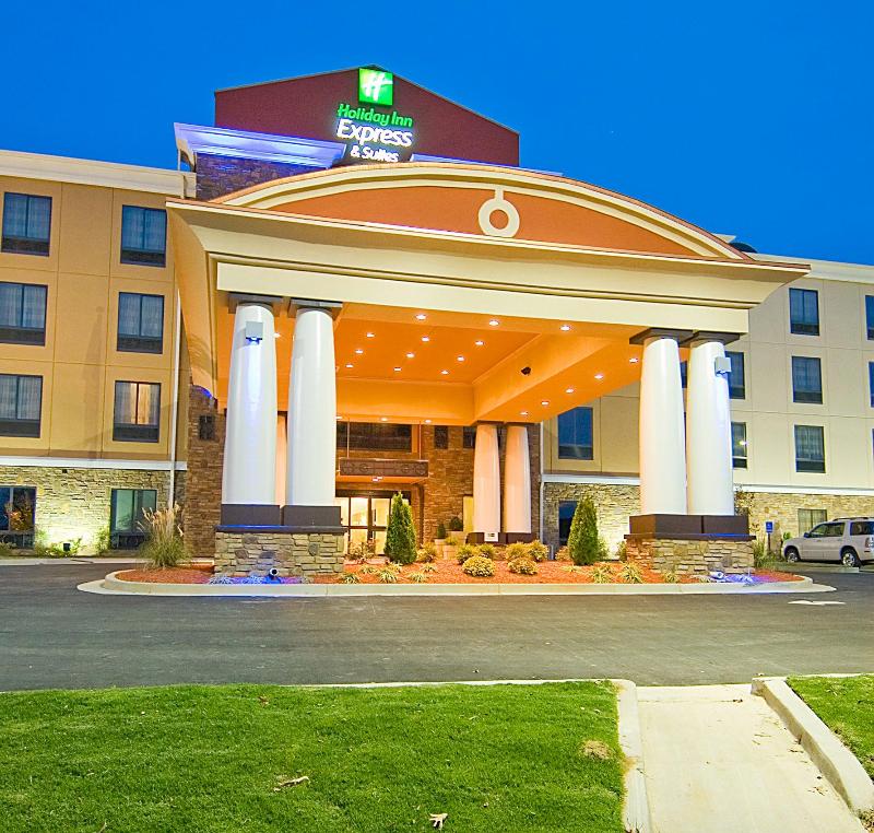 Holiday Inn Express Hotel & Suites Fulton