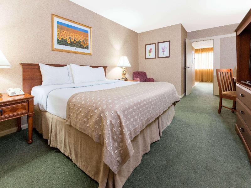 Ramada Convention Centr by Wyndham Topeka Downtown image